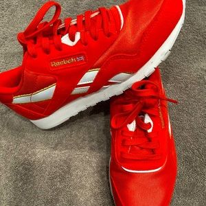 REEBOK CLASSIC LEATHER RED SNEAKER WOMEN’S Size 8